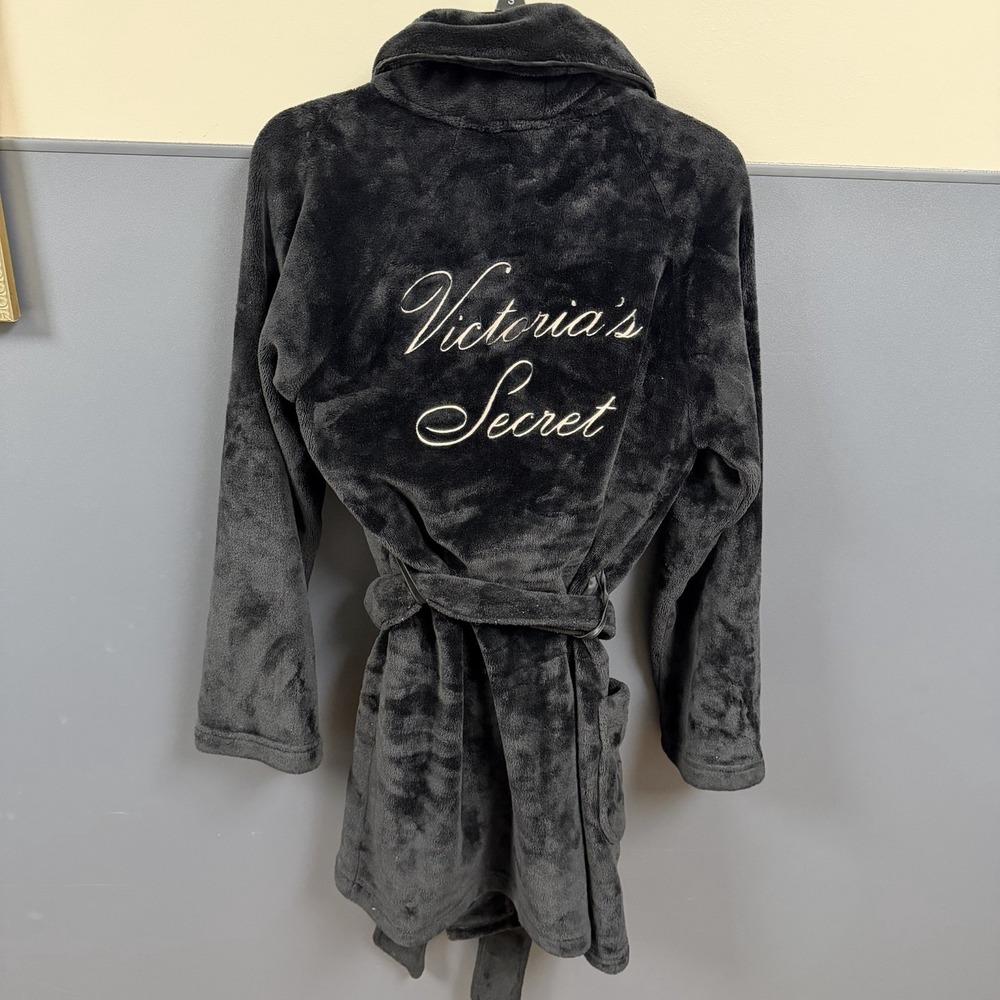 Victoria's Secret Short Cozy Plush Black Bath Robe Women's Size XS-S Embroidered